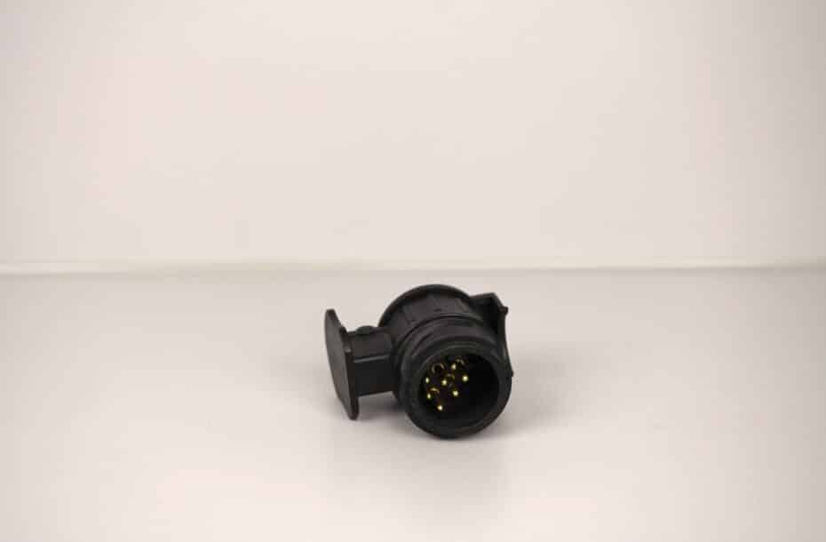Adapteri 13-AUTO/7-pv 12V